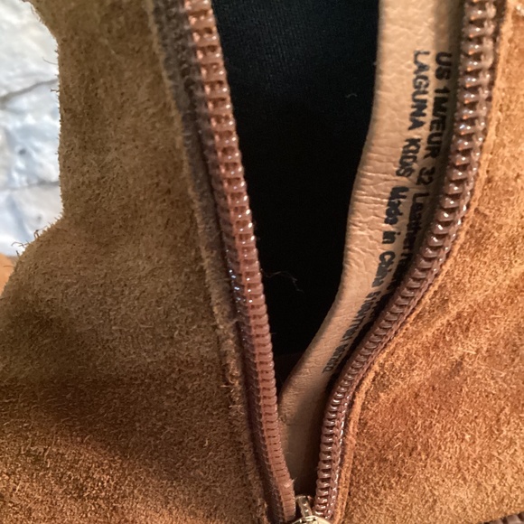 Sam Edelman Laguna Chelsea Boots (Kids) - Picture 15 of 16